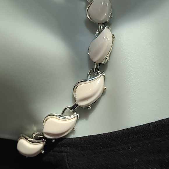 Vintage Choker - White Leaves - Picture 2 of 3
